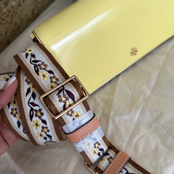 New Tory burch EMERSON PATENT
CONVERTIBLE CROSSBODY VINTAGE LEMON - Picture 12 of 13